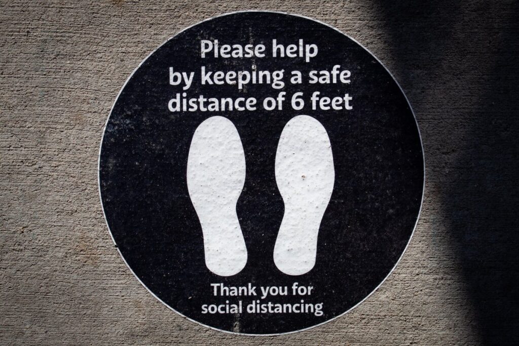 Keep 6 feet distance- Social Distancing